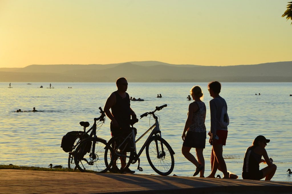balaton magyarország nyár part bicikli