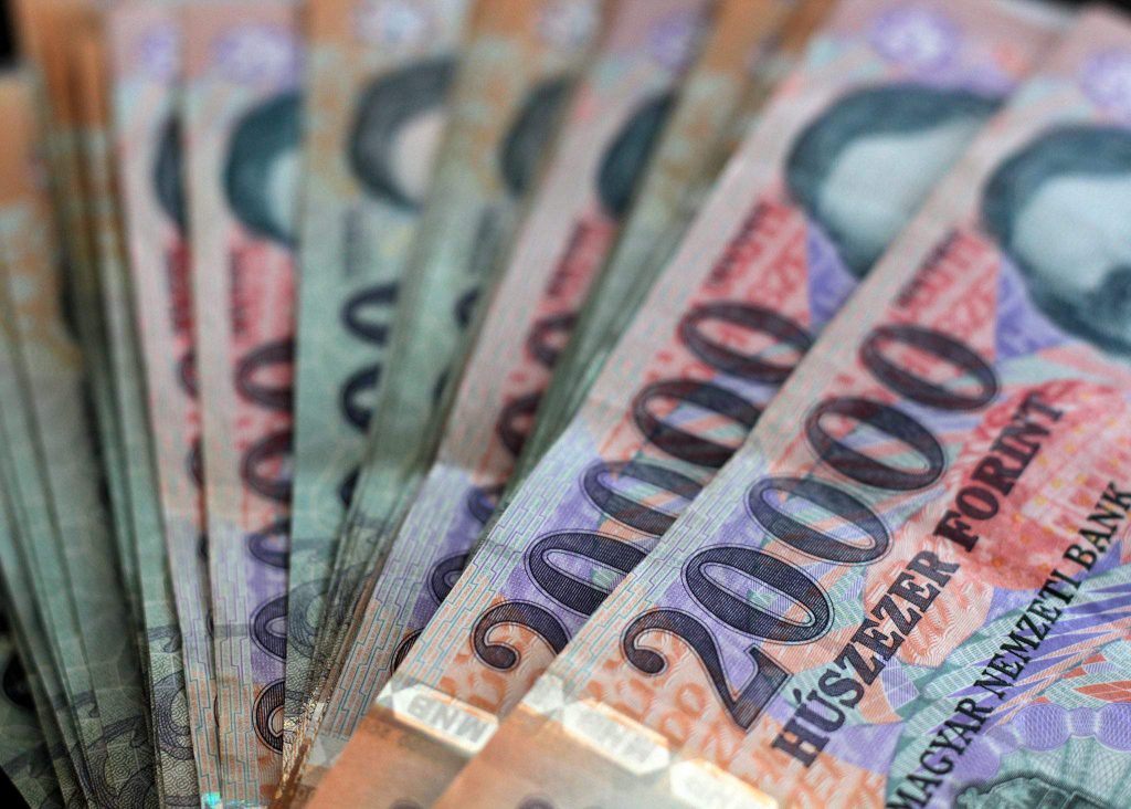 forint deviza valuta gazdaság árfolyamok euró dollár