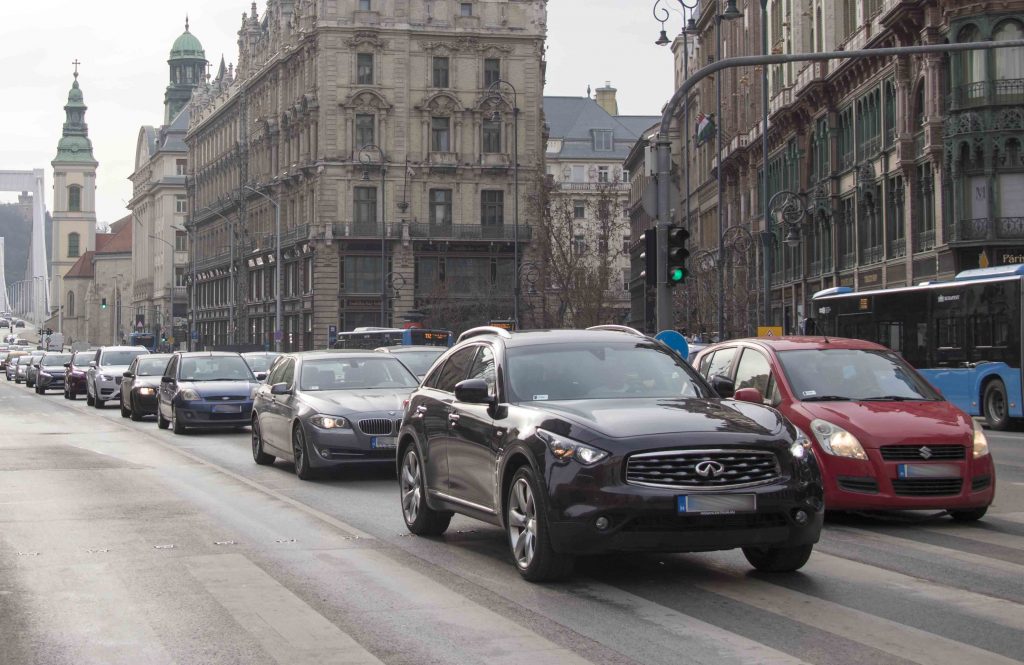 forgalom közlekedés ferenciek dugó új KRESZ
