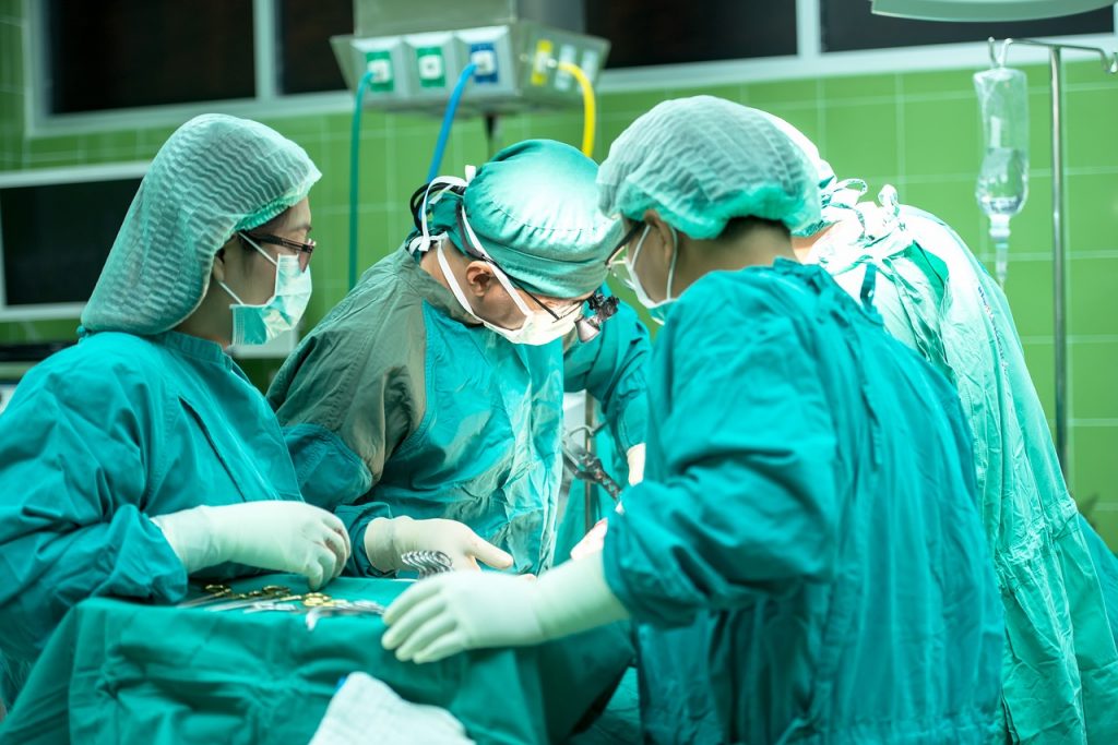 kórház műtét operáció altatás sebész