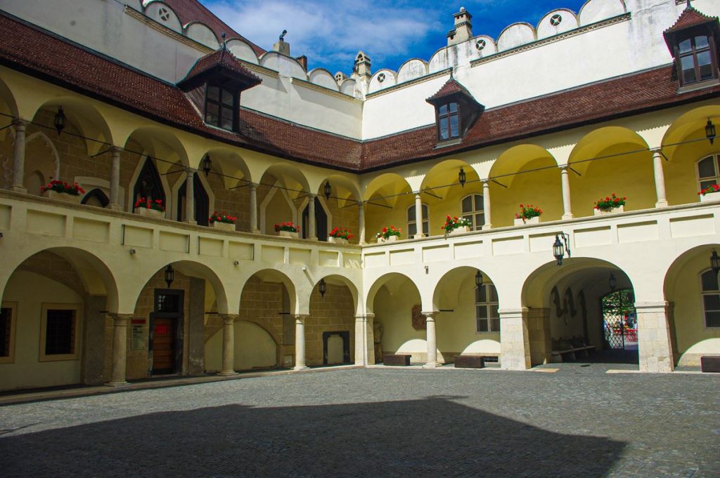 Pozsonyi óvárosháza udvara