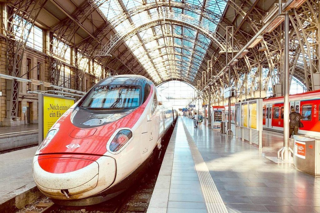 frankfurt-am-main- németorszg vasút vonat nagy sebességű
