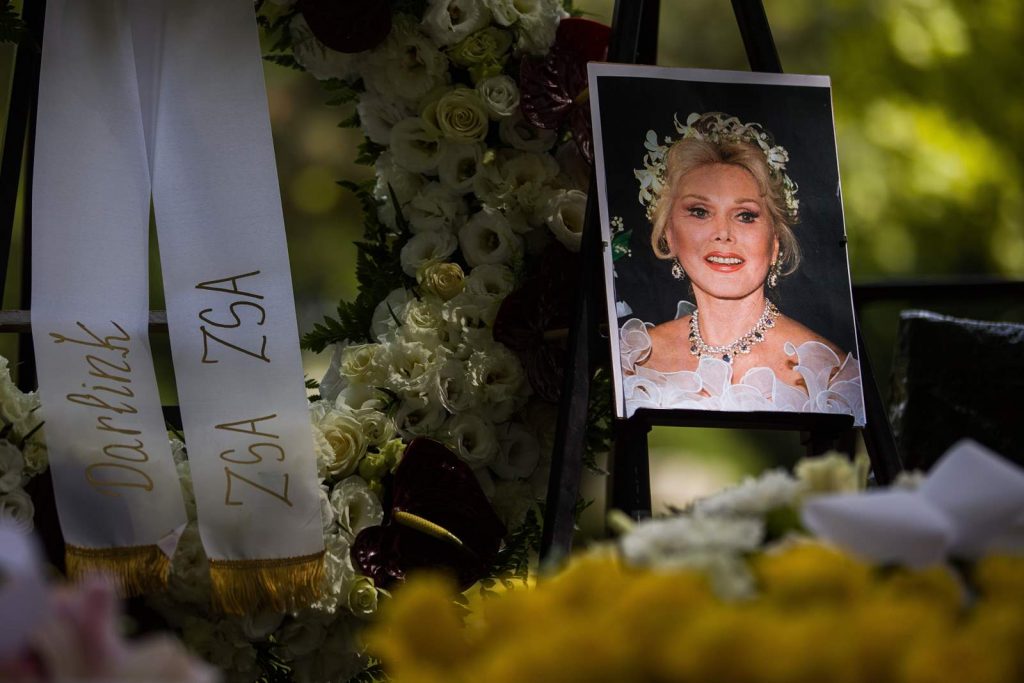 Budapesten helyezték végső nyugalomra Gábor Zsazsa hamvait