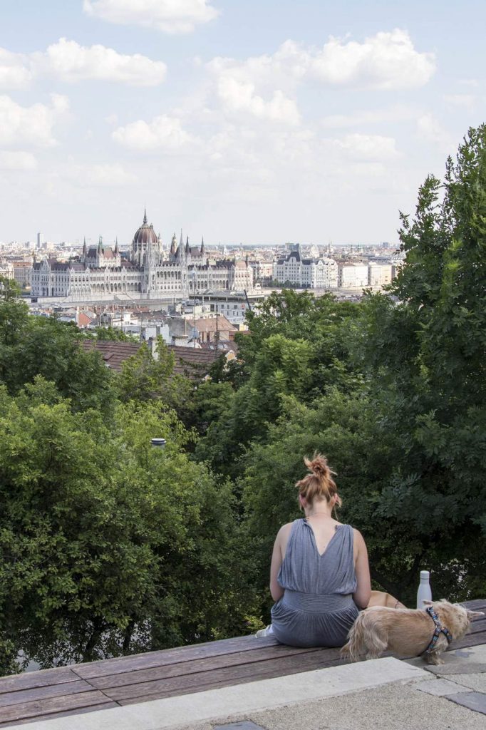 parlament Budapest Mansfeld park panoráma lány (Copy)