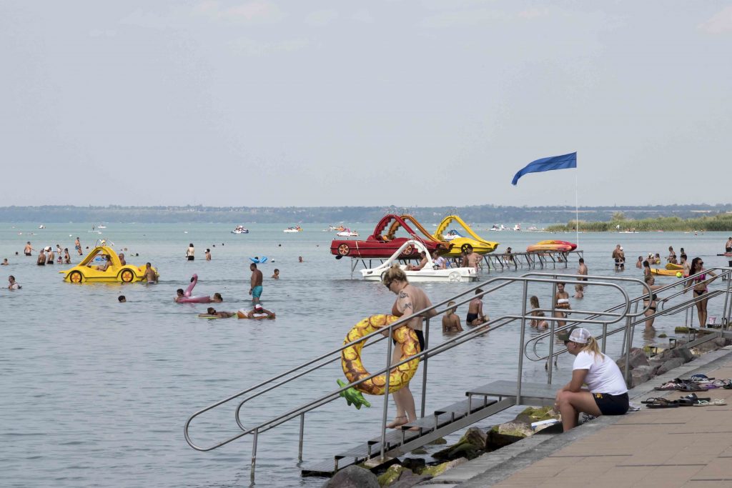 balaton nyár siófok strand meleg