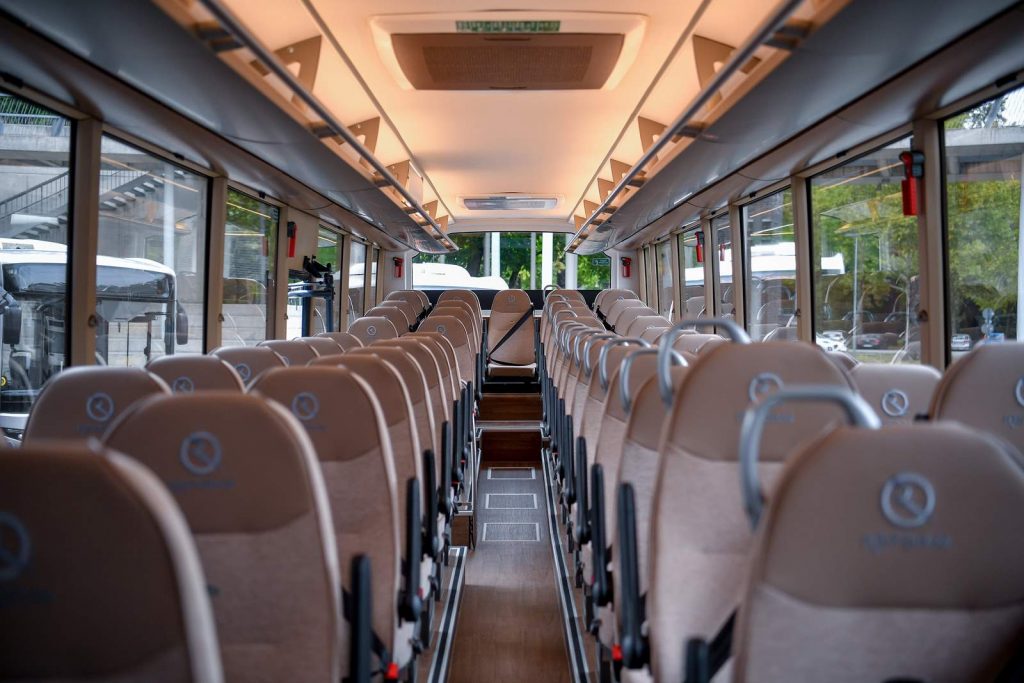 Bemutatták az Inter Traction Electrics Kft. új távolsági autóbuszát Debrecenben
