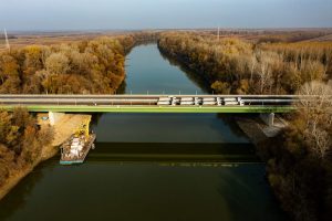terhelés tisza híd