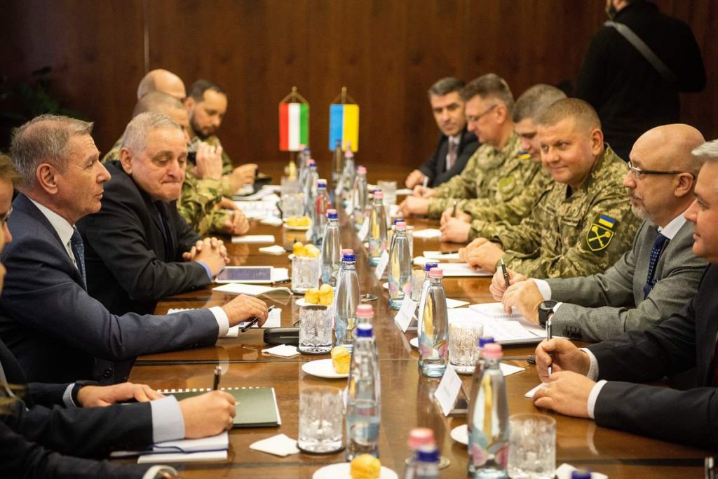 ukrán magyar honvédelmi miniszter