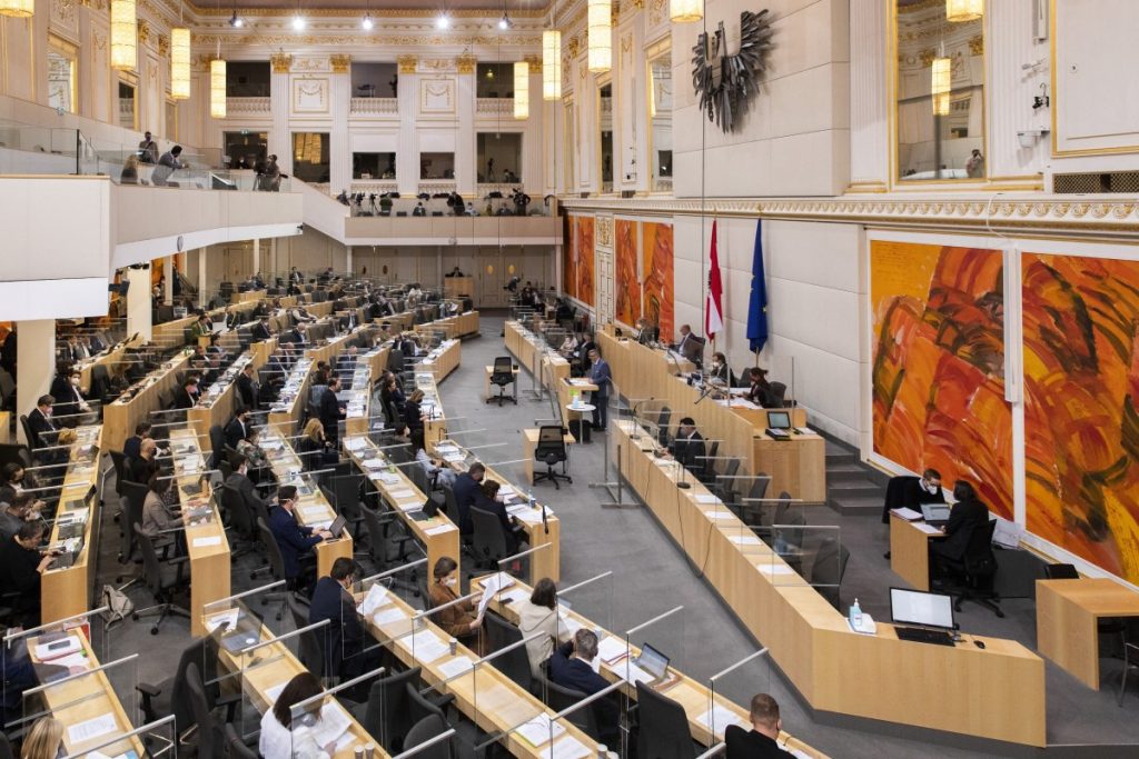 ausztria, koronavírus, parlament, oltás