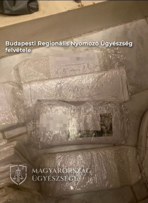 Ügyészség pénzkötegek