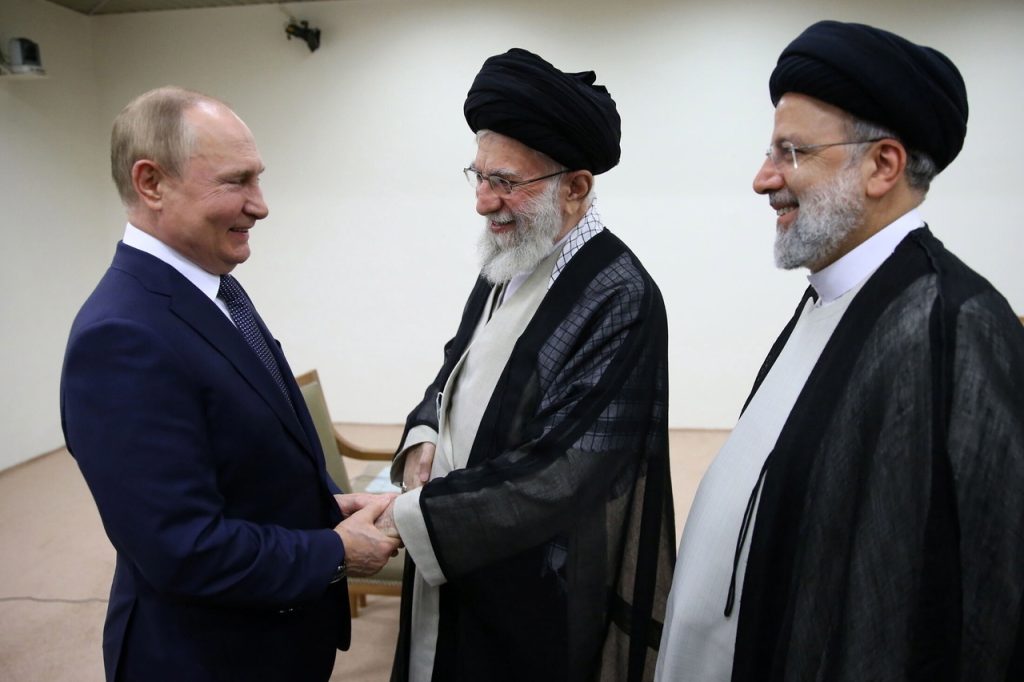 oroszország irán diplomácia putyin embargó háború