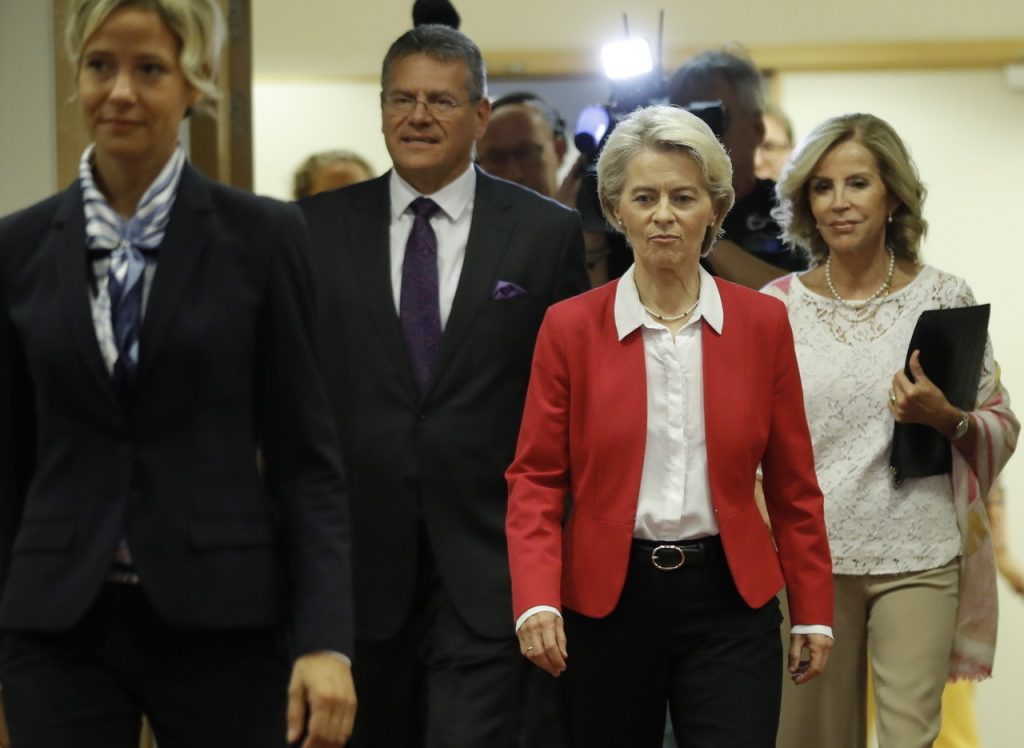 európai bizottság brüsszel ursula von der leyen