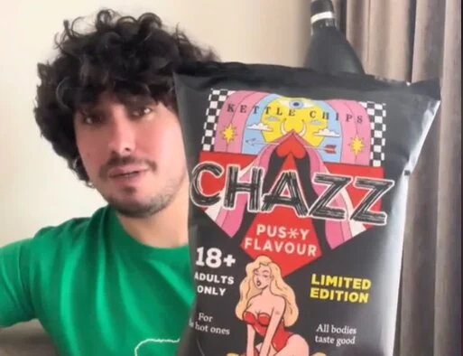 vagina illatú chipsz Chazz