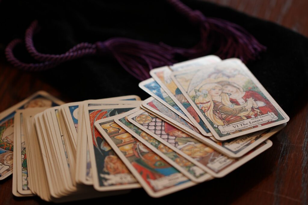 paranormális tevékenyság tarot kártya