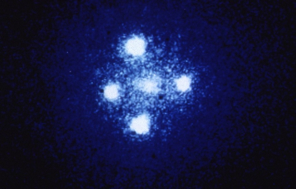 Einstein-kereszt univerzum téridő
