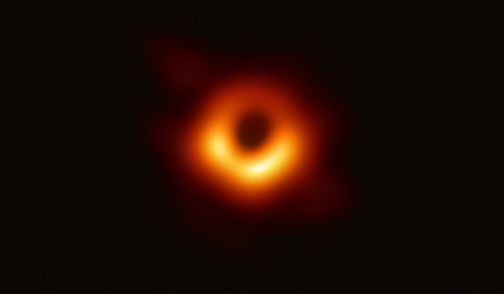 messier 87 fekete lyuk