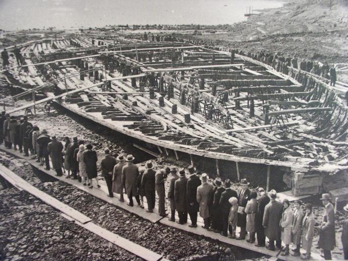 Caligula római császár nemi tavi hajó