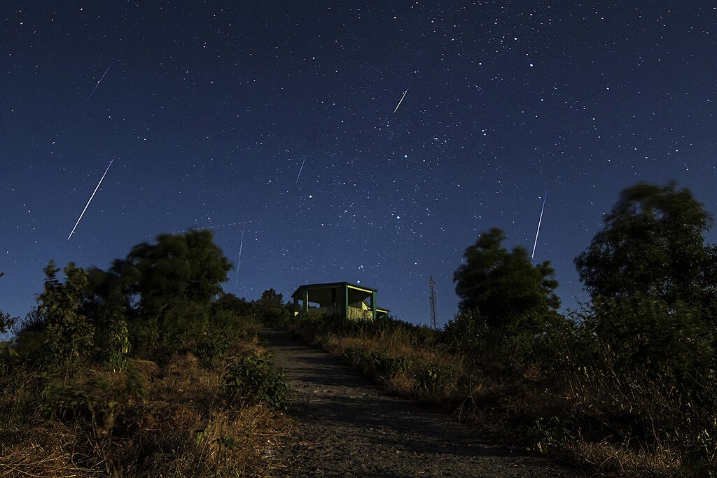 Geminidák meteorraj csillaghullás kráter