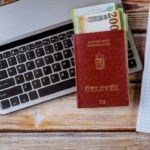 Magyar útlevél erős forint külföldi nyaralás fizetőeszköz ujjlenyomat