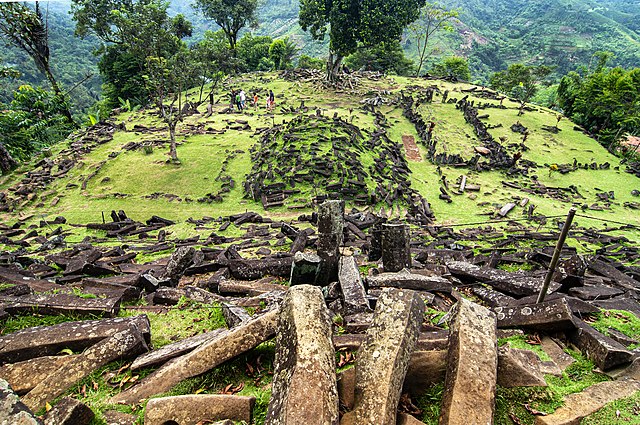 Gunung Padang piramis