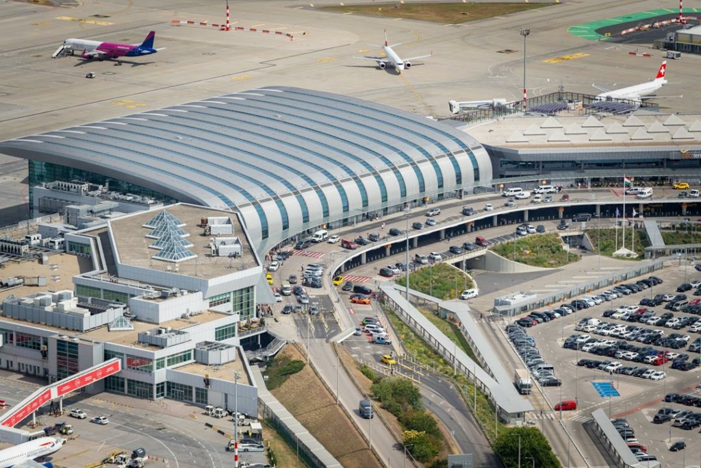 Budapest Airport utazás turizmus TUI repülőtér