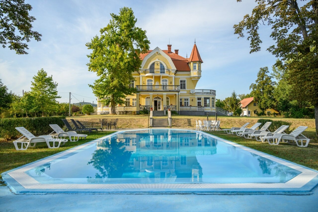 Zichy-kastély eladó, fonyódi kastély, történelmi ingatlan, Balaton