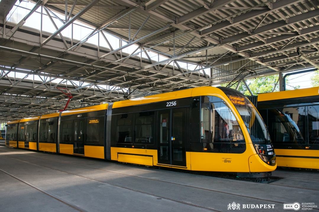 Expresszvillamos Budapest tömegközlekedés húsvét