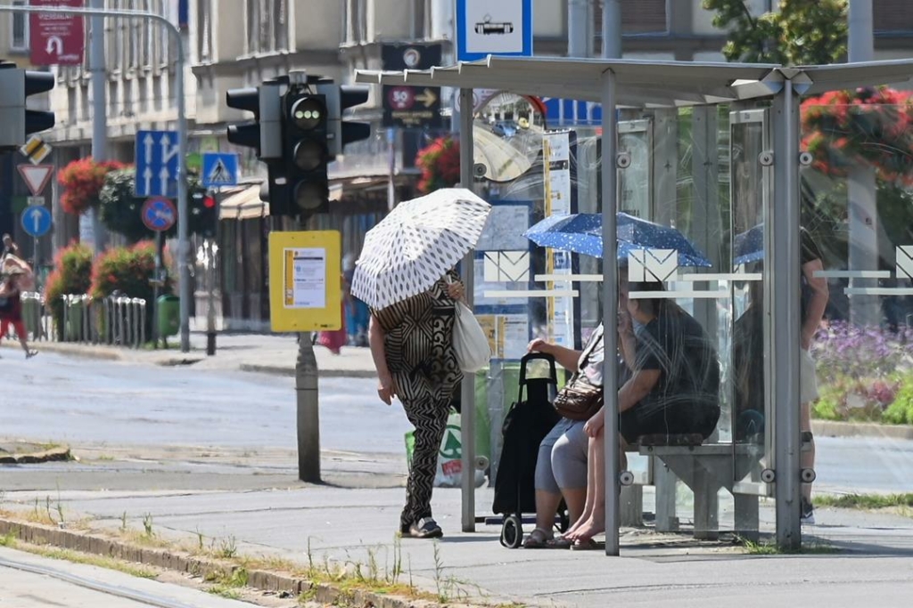 Ma még tombol a forróság, kádmeleg a Balaton is