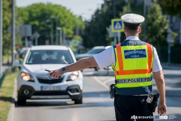 Közlekedésrendészet bírság autó új KRESZ