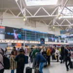 Nőni fog a várakozási idő a reptereken hazánkban útlevélpecsételés