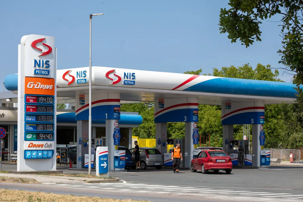 Szerbia üzemanyag NIS Mol magyarország