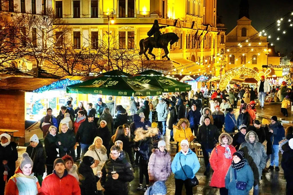 Pécsen mától mesés adventi vásár és ünnepi programkavalkád vár!