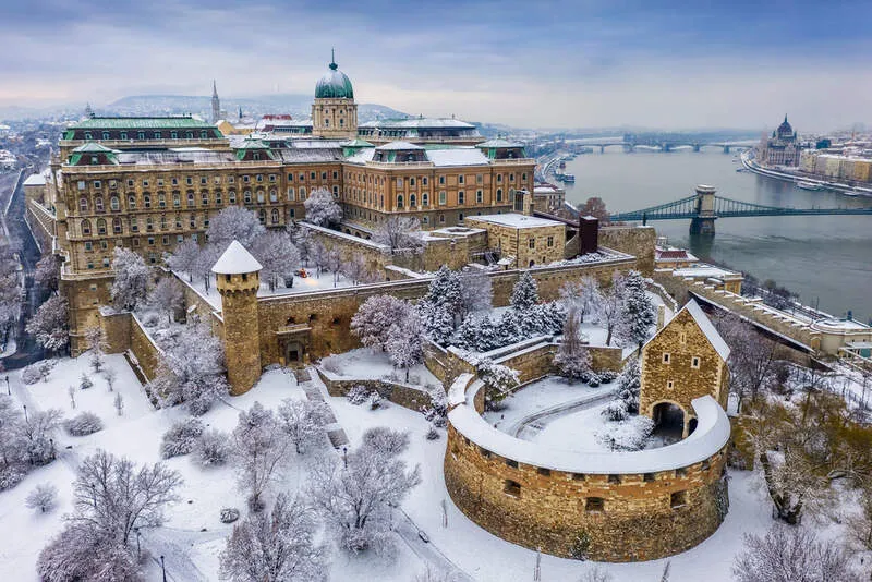 a behavazott budai vár télen budapest havazás karácsony hó
