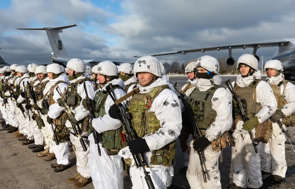 Európa és a NATO keményebb választ fontolgat Oroszország támadásaira az ukrajnai háború kapcsán katona nato trump