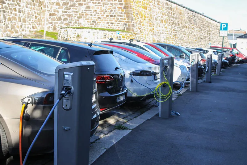 Melyik elektromos autómárka volt a legnépszerűbb Magyarországon 2025-ben?