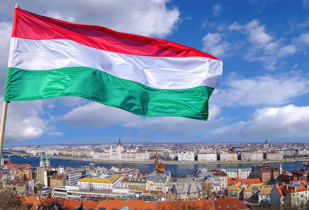 magyar zászló magyarország parlament