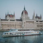 Budapest ikonikus nevezetességei látogatók emberek lakosság város táj Magyarország hírek